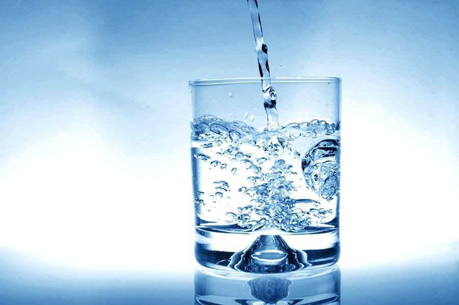 Uống đủ nước cho cơ thể luôn khỏe mạnh